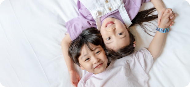 男の子と女の子の写真